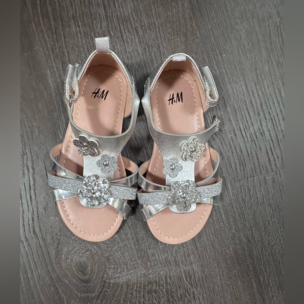 Glitter shiny H&M toddler silver sandals size 9